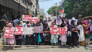 গাজায় ইসরায়েলি বাহিনীর গণহত্যার প্রতিবাদে টাঙ্গাইলে বিক্ষোভ