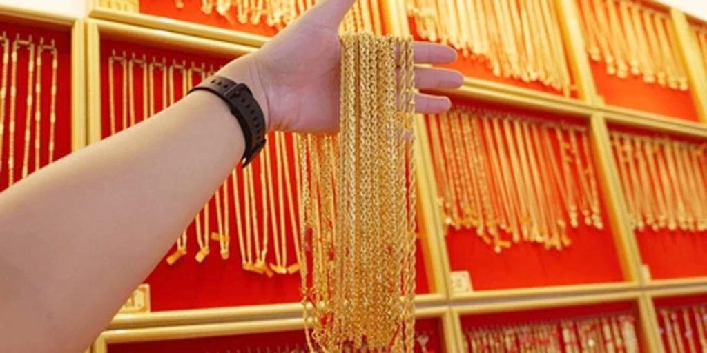 দেশের বাজারে স্বর্ণের দামে বড় পতন